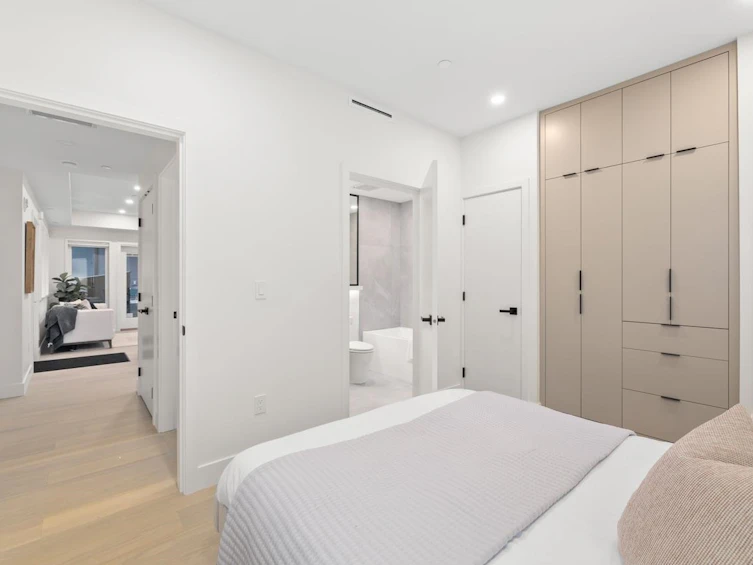 2432 W 49th Avenue, Vancouver, BC, V6M 2V3 - 14