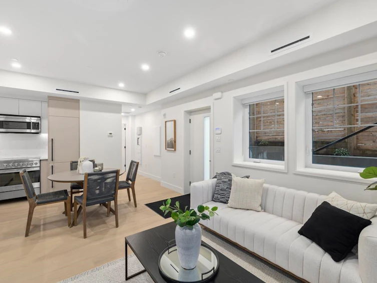 2432 W 49th Avenue, Vancouver, BC, V6M 2V3 - 4