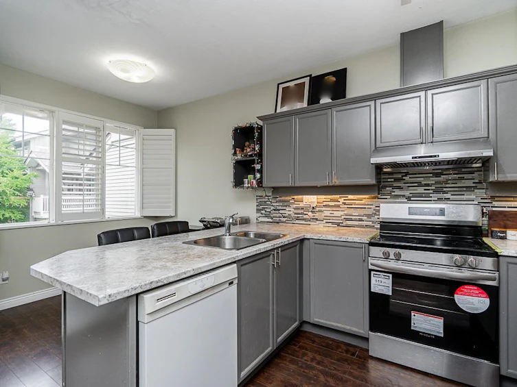 1-14877 58 Avenue, Surrey, BC, V3S 8Y9 - 8