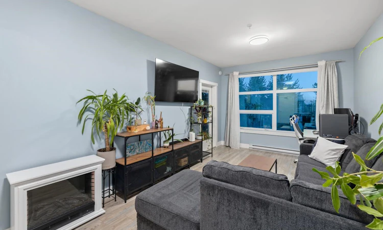 306-22577 Royal Crescent