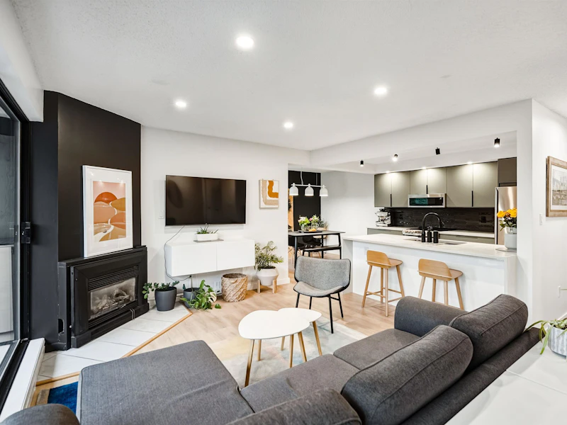 3146 Mountain Highway, North Vancouver BC V7K 2H5