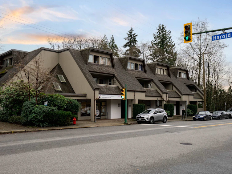 3146 Mountain Highway, North Vancouver, BC, V7K 2H5 - 39