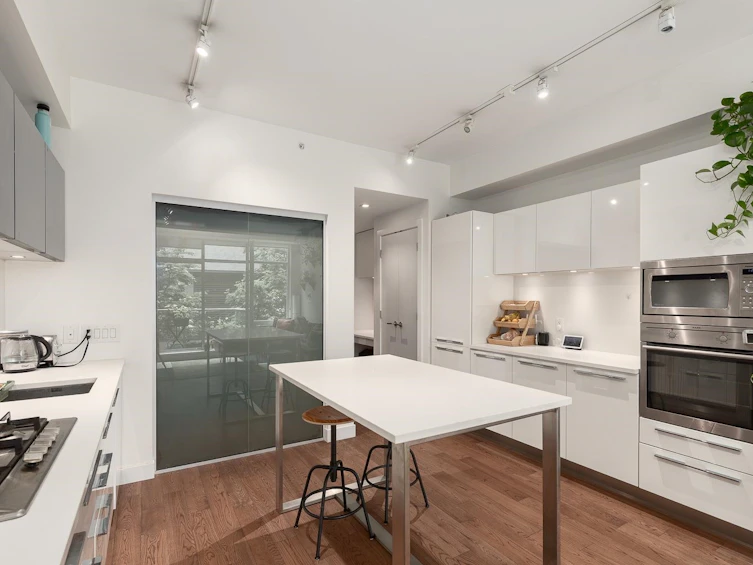 227-108 E 1st Avenue, Vancouver, BC, V5T 0E3 - 4
