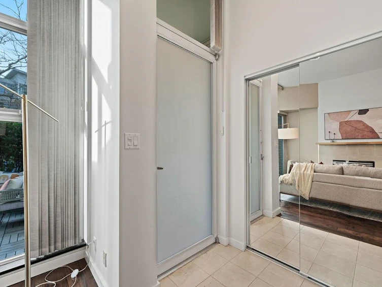 123 Aquarius Mews, Vancouver, BC, V6Z 2Z1 - 7
