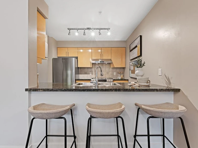 123 Aquarius Mews, Vancouver, BC, V6Z 2Z1 - 17