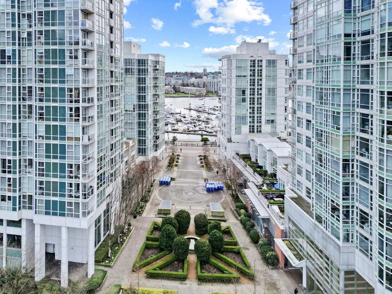 123 Aquarius Mews, Vancouver BC V6Z 2Z1