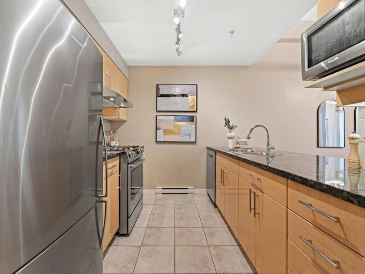123 Aquarius Mews, Vancouver, BC, V6Z 2Z1 - 18