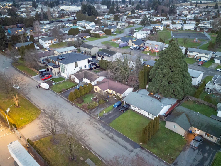 8900 Charles Street, Chilliwack, BC, V2P 7H8 - 2