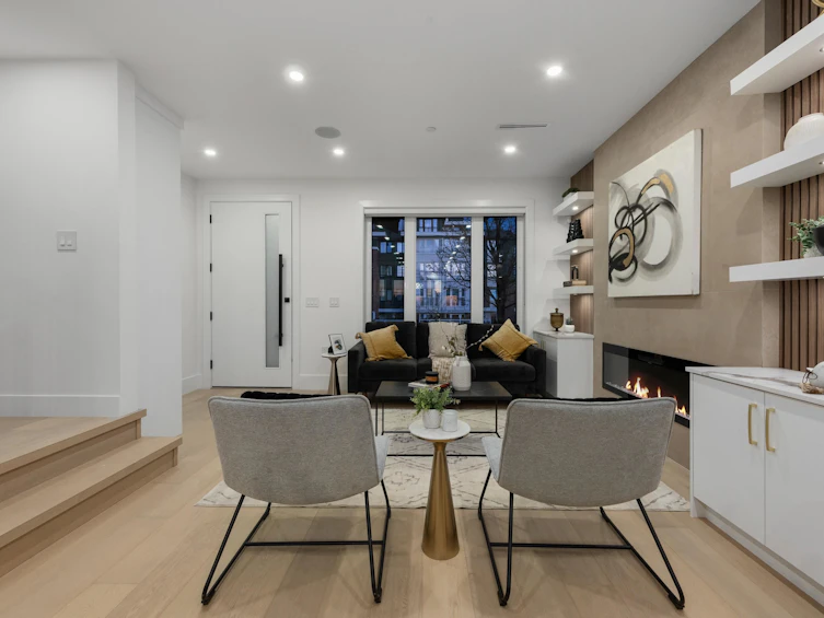 2-7361 Fraser Street, Vancouver, BC, V5X 3W1 - 8