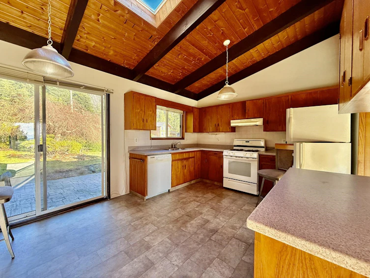 7077 Dale Road, Halfmoon Bay, BC, V7Z 0N2 - 6