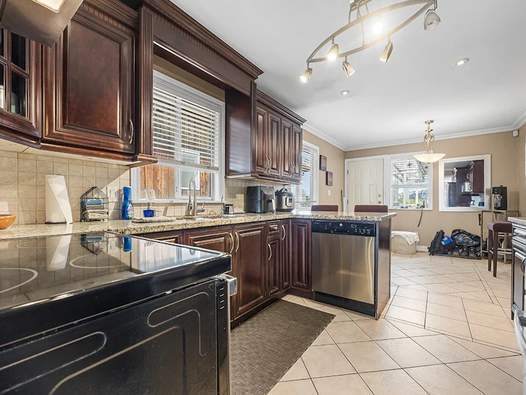 5453 Norfolk Street, Burnaby, BC, V5G 1G3 - 4