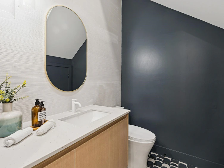 2-7 E 23rd Avenue, Vancouver, BC, V5V 1W8 - 9