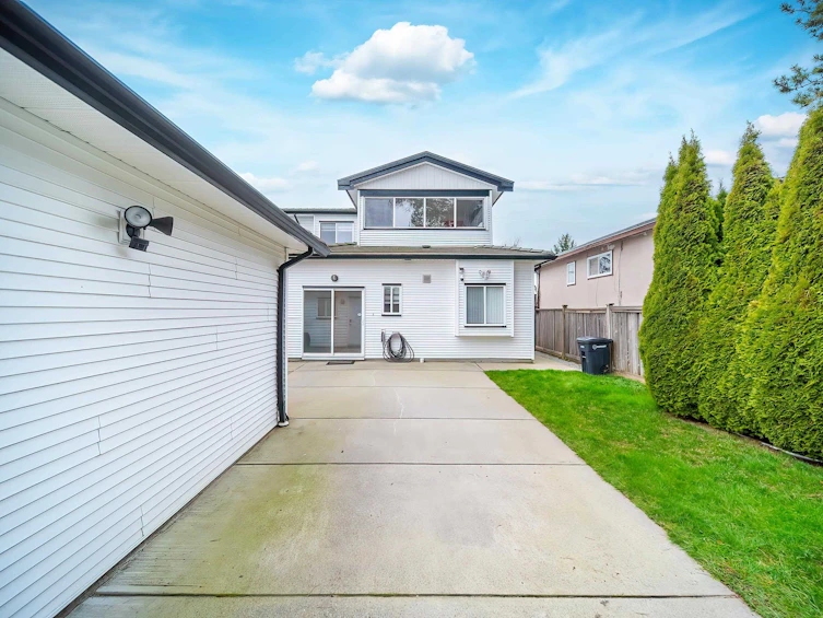 7150 Canada Way, Burnaby, BC, V5E 3R8 - 4