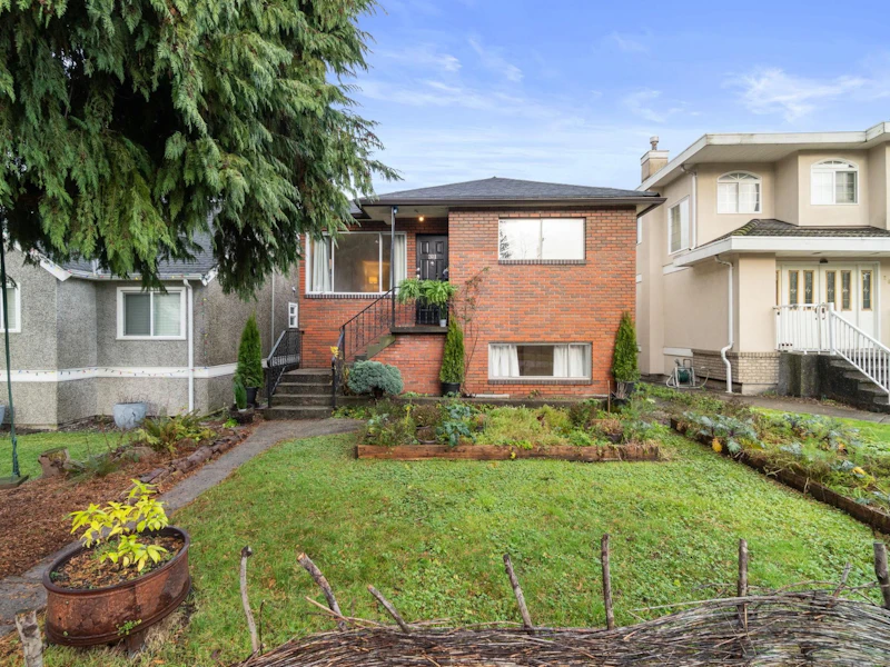 2611 Parker Street, Vancouver BC V5K 2T5