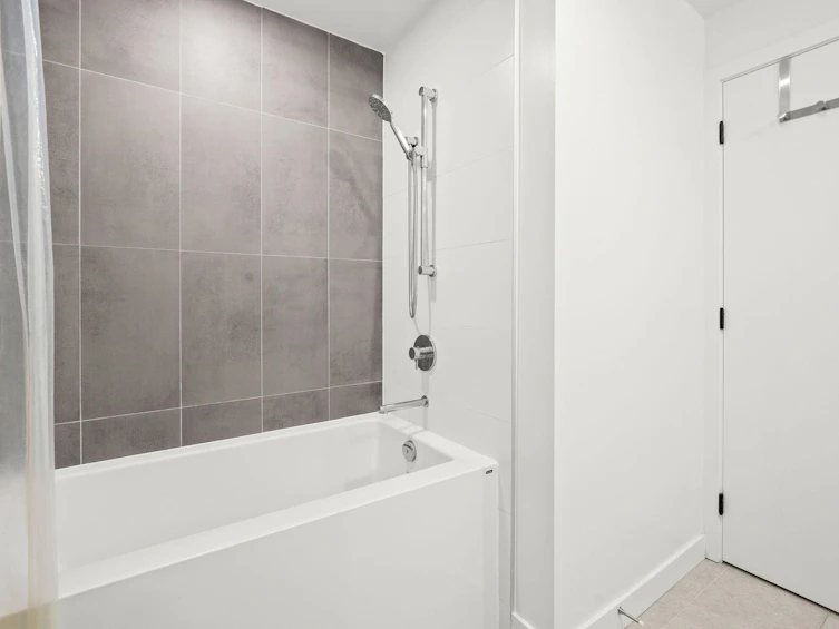 107-650 E 2nd Street, North Vancouver, BC, V7L 1E3 - 17