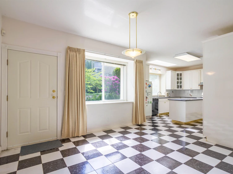 7286 Barnet Road, Burnaby, BC, V5A 1E2 - 9