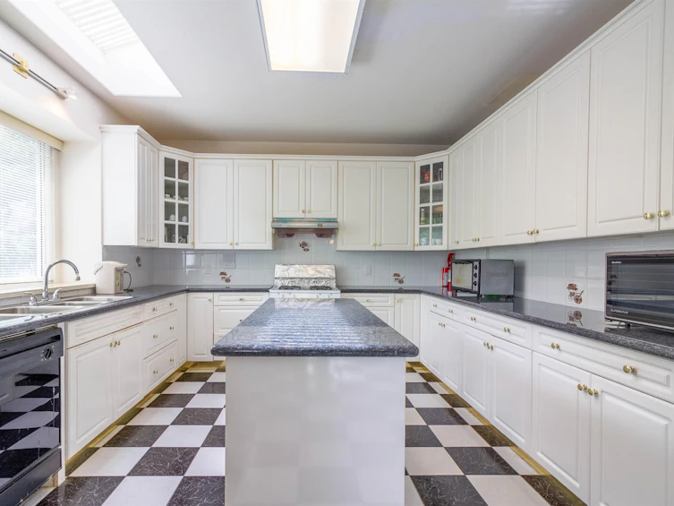 7286 Barnet Road, Burnaby, BC, V5A 1E2 - 10