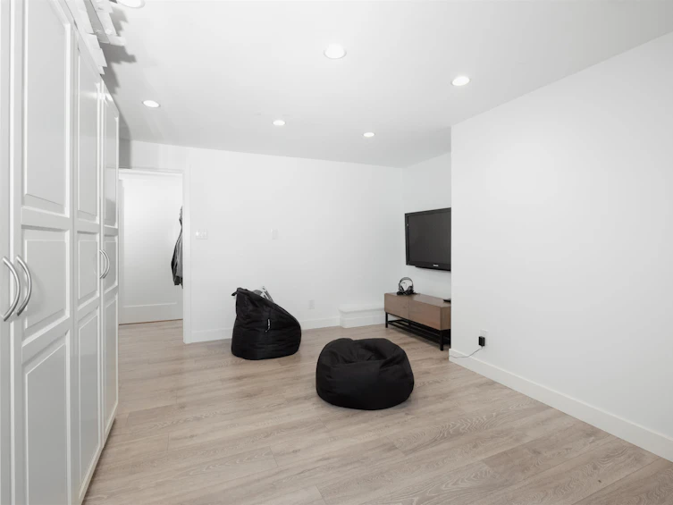 1095 W Keith Road, North Vancouver, BC, V7P 1Y6 - 19