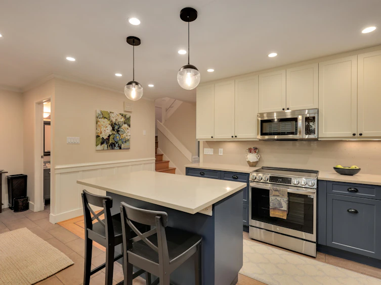 4035 Springtree Drive, Vancouver, BC, V6L 3E2 - 2