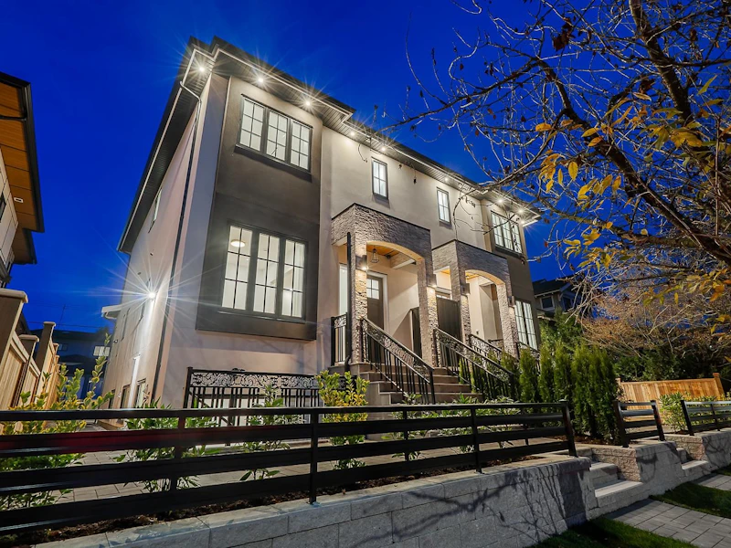 4557 Parker Street, Burnaby BC V5C 3E1