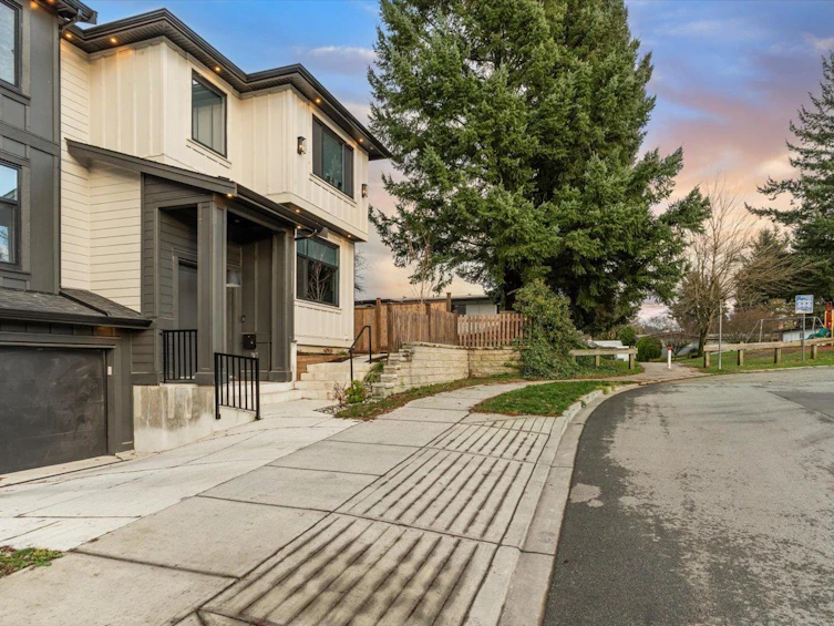 33383 Silvertree Court, Abbotsford, BC, V2S 3K5 - 3