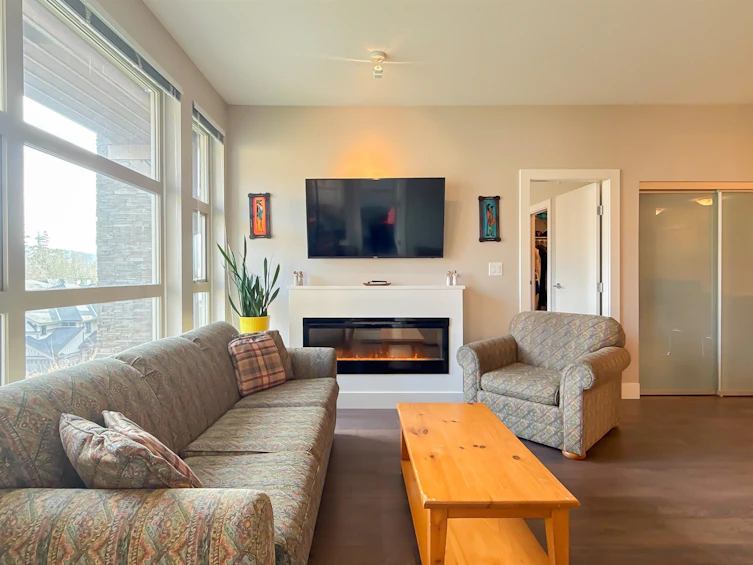 303-3602 Aldercrest Drive, North Vancouver, BC, V7G 0A2 - 8