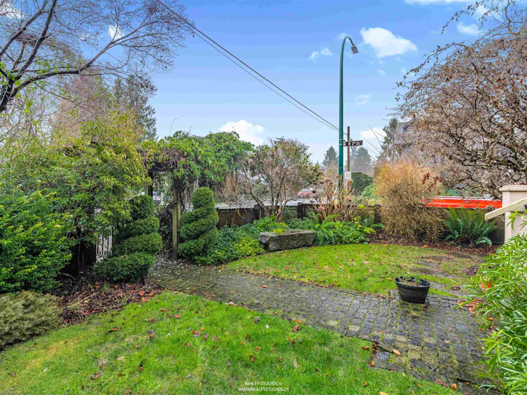 1747 Balaclava Street, Vancouver, BC, V6K 4B6 - 32