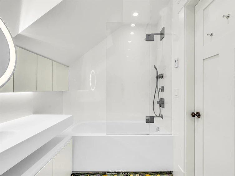 1747 Balaclava Street, Vancouver, BC, V6K 4B6 - 14