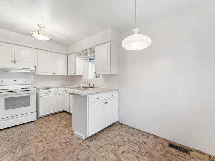 1521 E 64th Avenue, Vancouver, BC, V5P 2M4 - 10