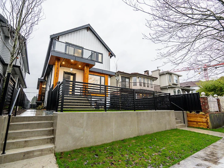 2-2753 Nanaimo Street, Vancouver, BC, V5N 5E9