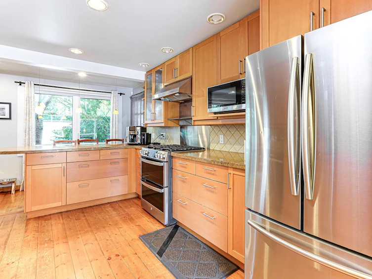 16124 9 Avenue, Surrey, BC, V4A 1A6 - 16