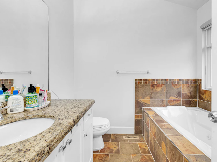 18358 67 Avenue, Surrey, BC, V3S 1E5 - 23