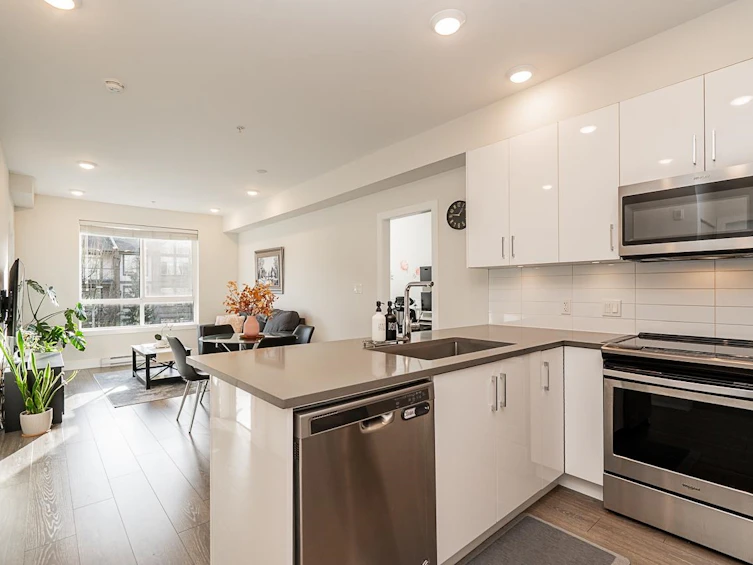 316-15351 101 Avenue, Surrey, BC, V3R 0G2 - 8