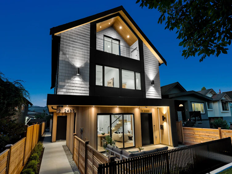 2-2435 Napier Street, Vancouver, BC, V5K 2W2
