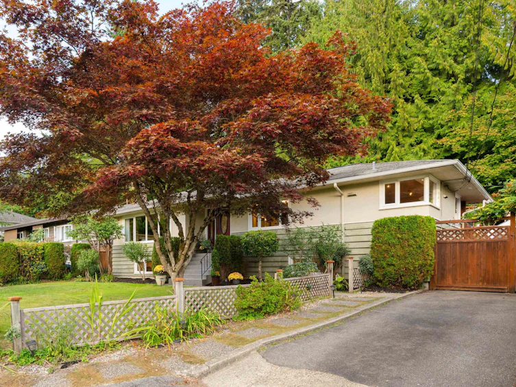 3658 Loraine Avenue, North Vancouver, BC, V7R 4B8 - 3