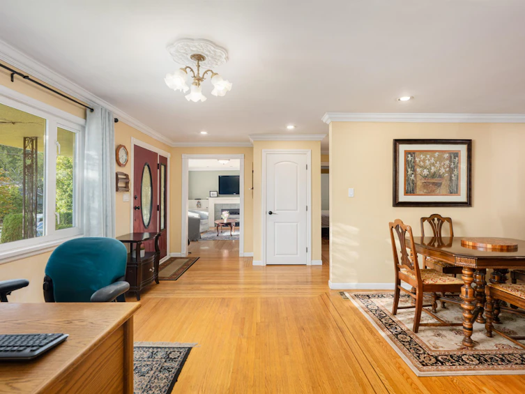 3658 Loraine Avenue, North Vancouver, BC, V7R 4B8 - 11