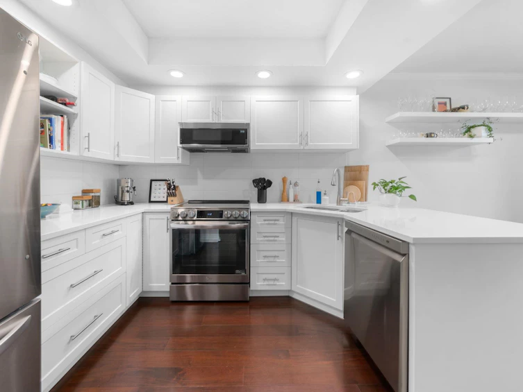 204-3151 Woodbine Drive, North Vancouver, BC, V7R 2S4 - 10