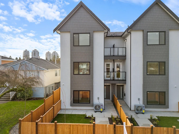 2-6639 Acacia Avenue, Burnaby, BC, V5E 3J8