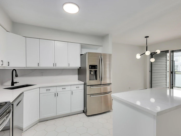 307-2255 York Avenue, Vancouver, BC, V6K 1C5 - 3