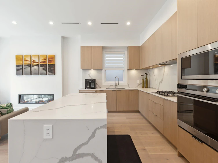 7855 Ontario Street, Vancouver, BC, V5X 3C8 - 4