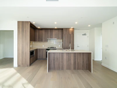 506-5212 Cambie Street - 5