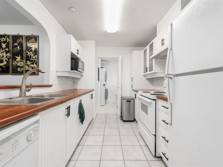 104-12633 No 2 Road, Richmond, BC, V7E 6N5 - 2