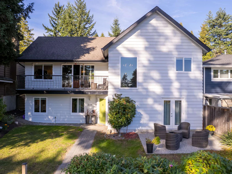 324 E 24th Street, North Vancouver BC V7L 3E8