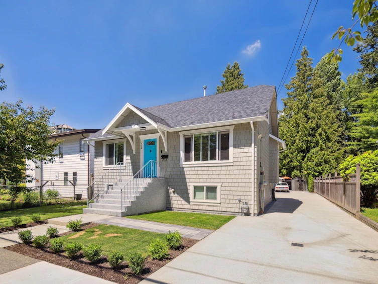413 Seventh Avenue, New Westminster, BC, V3L 1W6 - 2