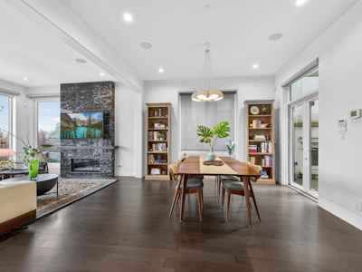 4350 Locarno Crescent - 5