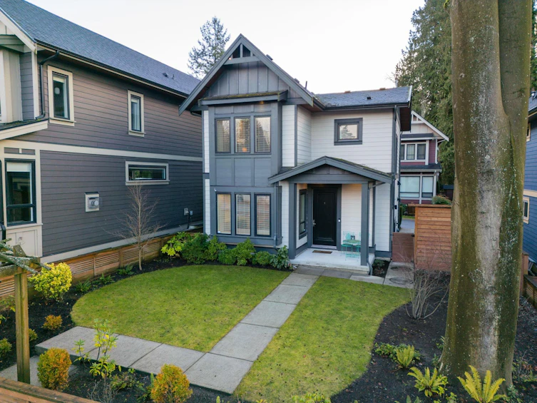 2008 Larson Road, North Vancouver, BC, V7M 0E1 - 2