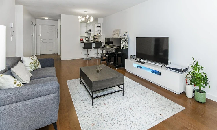 210-5788 Vine Street