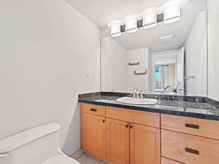 801-114 W Keith Road, North Vancouver, BC, V7M 3C9 - 22