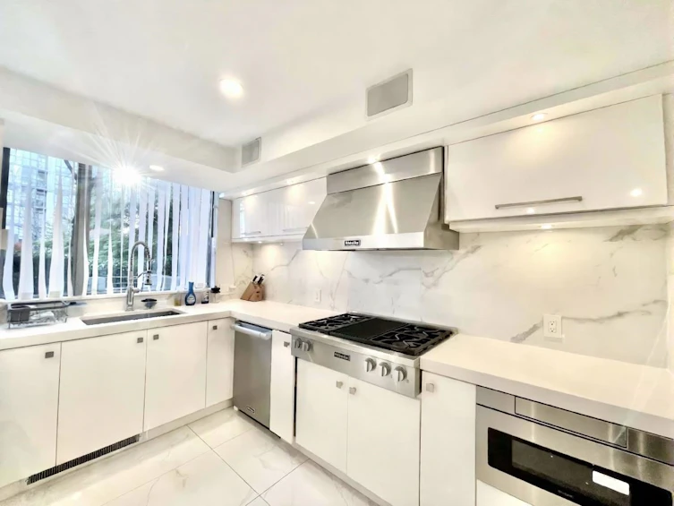 1235 Alberni Street, Vancouver, BC, V6E 4R4 - 4