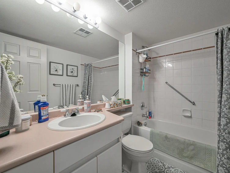 204-14998 101a Avenue, Surrey, BC, V3R 0T1 - 8